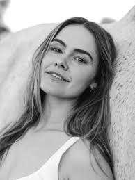 Cassi Thomson's Instagram, Twitter & Facebook