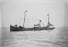 14 09 1923 Boulogne Sur Mer Semaine Du Poisson Le Chalut Est Hisse Apres La Peche Sur Le Pont Du Chalutier Castelnau Boulogne Sur Mer Chalutier Boulogne
