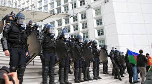 ‏ @giletsjaunes75 6 ч6 часов назад. Gilets Jaunes Un Colonel De Gendarmerie Reconnait Des Violences Policieres Lors D Une Intervention