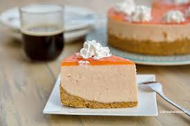 Reteta de cheesecake fara coacere, varianta estivala a renumitei tarte americane, in momentul de fata nu mai necesita nici o prezentare. Cheesecake Fara Coacere Cu Portocale Rosii Diva In Bucatarie