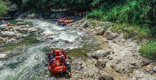 Part of it has been developed as a show cave with electric lighting and walkways and there are a range of tours of. Aktiviti Water Rafting Gopeng Dan Jelajah Gua Tempurung Sehari