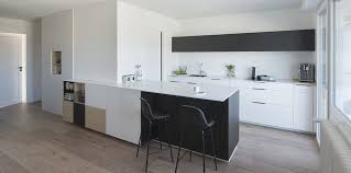 Cependant, il faut le choisir bien adapté aux dimensions et contraintes d'implantation de la pièce. Une Cuisine Tout En Longueur Avec Ilot Central Mobalpa