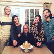 Ünlü yıldızın bağlı bulunduğu ajans, gogglebox yıldızı andy michael'ın 61 yaşında kısa bir hastalıktan. Urb39cj31pa5gm