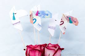 Falten sie geldscheine zu kleinen kunstwerken! Kreative Geldgeschenke Origami Lamas Aus Geldscheinen Falten Filizity Com Diy Blog Aus Dem Rheinland