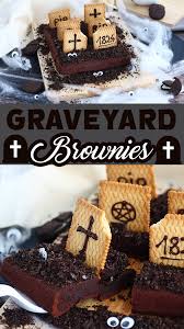 Graveyard Brownies For Halloween Recipe Petitchef Video Recipe Video In 2020 Halloween Food Desserts Scary Halloween Cakes Chocolate Desserts