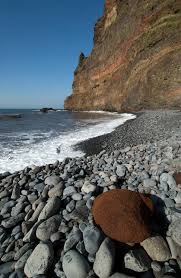 Das jardim do mar ist ein magischer, ruhiger und majestätischer ort, nicht nur, weil das hotel vom atlantik umspült wird, sondern auch weil es seine besucher mit einem besonders eindrucksvollen. The Village Of Jardim Do Mar