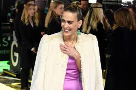 Night shyamalan's glass brings together familiar characters from unbreakable and split, but sarah paulson's new character dr. Sarah Paulson Pinker Wow Auftritt Bei Der Glass Premiere