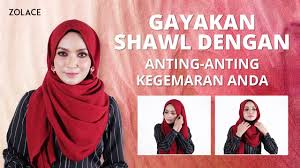 Kali ini aku share tutorial cara memakai tudung bawal yg super simple dan gampang untuk diikutin! Hijab Tutorial 2017 Gaya Moden Untuk Memakai Shawl Dengan Anting Anting Kegemaran Anda Youtube