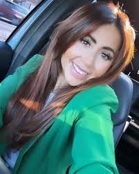 Melva Gomez's Instagram, Twitter & Facebook