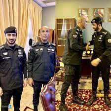 وينتسب للواء النخبة المهيأة لتنفيذ أصعب المهام وأدقها.وبالتأكيد فإن حرب القوات الخاصة ذات نوع وشكل مختلف، ويعتبر منسوبوا هذه القوات من العناصر. Ø³Ø¹ÙˆØ¯ Ø§Ù„Ù…ØªØ­Ù…ÙŠ Ø¥Ù„Ù‰ Ø±ØªØ¨Ø© Ù†Ù‚ÙŠÙ€Ø¨ Ø¨Ø§Ù„Ø­Ø±Ø³ Ø§Ù„Ù…Ù„ÙƒÙŠ Ø§Ù„Ø³Ø¹ÙˆØ¯ÙŠ ØµØ­ÙŠÙØ© Ø¹Ø³ÙŠØ± Ù†ÙŠÙˆØ²