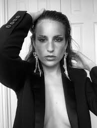 Hi everyone I am IG Blogger, let me know if you are looking in  collaboration https://www.instagram.com/farahazzam.official/