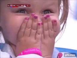 مايتحكيش عليها رد فعل طفلة صربية بعدما رأت صورتها في شاشة الاستاد