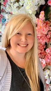 Joanne Hendrickson's Instagram, Twitter & Facebook