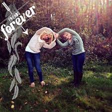 I Can See This Looking Cute If It S Less Post More Two Friends Goofing Around Holding Hands It Works In Best Friend Poses Friend Poses Best Friend Photoshoot