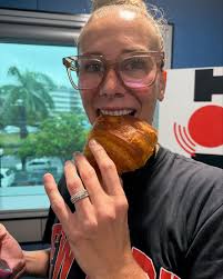 The $10,000 School of the year has its top 5 and Chevallum State School is  the first to try and bribe Sam and Ash