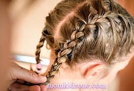 Yang harus dilakukan pertama kali tentu adalah menentukan pakaiannya, sehingga kamu jadi mudah menentukan gaya rambut. 15 Gaya Rambut Sekolah Yang Mudah Dan Comel Untuk Kanak Kanak Perempuan Kanak Besar 2021