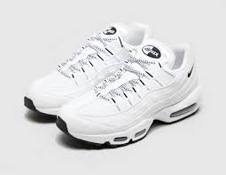The original look of the am95 and the emblematic mini swoosh of the brand located at the level of the heel make it one of the most popular models of the air max range. White Nike Air Max 95 Size