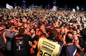 Caminó más de 50 kilómetros después de ver al indio. Indio Solari Concert In Argentina Ends With 2 Killed In Stampede