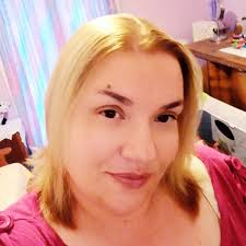 Δεν θα καταλάβουν. Δεν μπορούν η δεν θέλουν. Δεν έχει σημασία το γιατί, το  αποτέλεσμα είναι ίδιο. Μόνο εσύ όμως αποφασίζεις για τη ζωή σου. Αν η  καριέρα σου σε κάνει τόσο