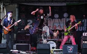 2017) und eine fläche von 28,89 km². Nestarnouci Bourlivak Vilem Cok Predvede V Mnisku Divokou Show Zpravy Z Mnisku