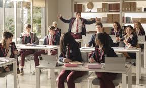 September 2019 wurde die serie um eine dritte staffel verlängert, die seit dem 13. Elite Staffel 1 Filmkritik Bewertung Filmtoast De