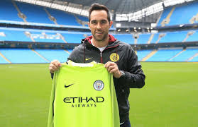 Manchester City officially announce the signing of Barcelona goalkeeper Claudio  Bravo to replace Joe Hart