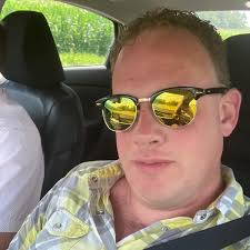 Movie “son”. And #JamesDenton always trying to get in the shot! 😂  @matthiasfalvai @hallmarkchannel #ChristmasOnCherryLane