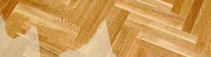 Nous vous expliquons également comment mener une rénovation de parquet complète avec les bons produits et les outils adaptés. Comment Nettoyer Et Entretenir Un Parquet Vitrifie Le Roi Du Parquet