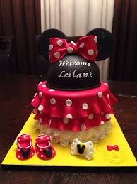 Miniature diaper cakes wrapped in pink ribbons and topped with minnie mouse figures look absolutely fabulous on the gift table. Minnie Mouse Cake Baby Shower Red Yellow Black Disney Baby Shower Mini Mouse Baby Shower Minnie Baby Shower