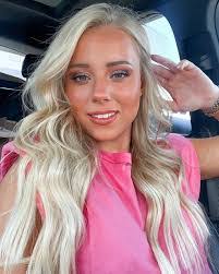 Brooke Ashton's Instagram, Twitter & Facebook