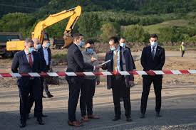 Receptionist, sef raion, consilieri vânzări și altele! Premierul Orban In Vizita De Lucru La Podul De La Braila Investitia Va Genera Mii De Locuri De Munca Mobile