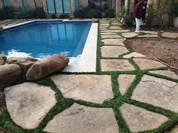 While several sizes and types of gravel may be used for the drain, your best option may depend upon the slope of the yard and whether you use a perforated pipe to help whisk the water away. Stepping Stone Walkway Ideas Side Of House Stone Pathways