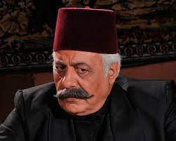 خلال السنوات الماضية، اشتهر الممثل السوري عباس النوري بشخصية أبو عصام في مسلسل باب الحارة الذي حظي بشهرة واسعة في العالم العربي، وذلك منذ اطلاق الجزء الأول منه عام 2006. Ø®Ø§Øµ Ø¨Ø§Ø¨ Ø§Ù„Ø­Ø§Ø±Ø© ÙŠØªØ¬Ø§Ù‡Ù„ Ø¹Ø¨Ø§Ø³ Ø§Ù„Ù†ÙˆØ±ÙŠ ÙÙŠ Ø´Ø§Ø±ØªÙ‡ Ù†ÙˆØ§Ø¹Ù…