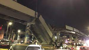 Fuerte accidente captado en la línea 12 del metro de la ciudad de méxico, donde un vagón con personas abordo cayó de un puente. 3g Xiakj91kxm