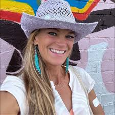 What are some clever DIY stall scratcher ideas for horses?