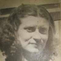 María Julia Regina Trinidad Corrales Sequeira (1902–Fallecida)