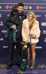 Shakira Gerard Pique And Sons Attend Los40 Music Awards Shakira And Gerard Pique Shakira Gerard Pique