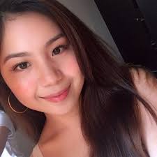 Beth Parabot's Instagram, Twitter & Facebook