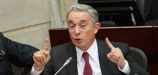 El senador del partido cambio radical, arturo char fue elegido este lunes en la instalación de la nueva legislatura del congreso de la república como el nuevo presidente del senado, como estaba previsto tras los acuerdos entre las distintas bancadas, que indicaban que el turno en la presidencia en esta legislatura le correspondía a esta colectividad. El Presidente Del Senado Colombiano Recibio La Carta De Renuncia De Uribe Diario 2001
