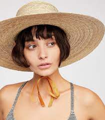 10 Perfect Outfits French Girls Are Prioritizing Straw Hats Outfit Outfits With Hats Hats Short Hair