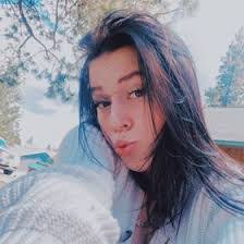 Hannah Wakefield's Instagram, Twitter & Facebook