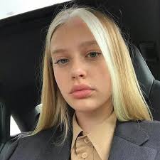 How To Dye Your Own Hair At Home Without Messing It Up Ecemella In 2020 Hair Streaks Aesthetic Hair Two Color Hair