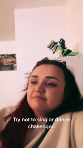 Beth Arnold 💛 (@_bee8221)