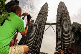Make the most of your trip with the petronas twin towers and aquaria klcc combo tickets! Petronas Twin Towers Und Kulturtanzauffuhrung Bei Nacht Kuala Lumpur 2021