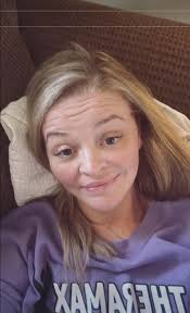 Good to see Amanda looking so well and enjoying a family holiday. She is  rocking those Geordie colours… Geordie for life 🖤🤍👸