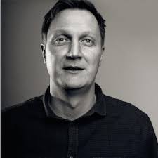 There are three topics I'd happily chat about: Arsenal ⚽ , Curb Your  Enthusiasm 📺 , and the ins and outs of 'brand' 🏔 .