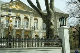 Several appear to hang around at steaua bucharest where the owner gigi becali could probably swap a few stories with roman abramovich. Casa Becali FostÄƒ Groza FostÄƒ Auschnit FostÄƒ Manu House Styles Mansions House