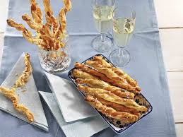 Zweierlei Blatterteig Stangen Fingerfood Tante Fany Rezept Fingerfood Blatterteig Fingerfood Rezepte
