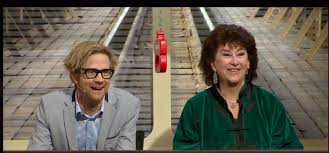 Anders ankan mattias roland johansson 1, född 4 maj 1974 1 i linköping, är en svensk musiker, skådespelare, komiker och programledare med karakteristisk östgötsk dialekt som kännetecken. Kandisar Svensk Damtidning