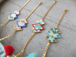 Le Produit Bracelet Motif Losanges Enlaces Tisse En Perles De Verre Est Vendu Par My French Touch Dans No Bileklik Orgu Bileklik Modelleri Boncuk Suslu Takilar